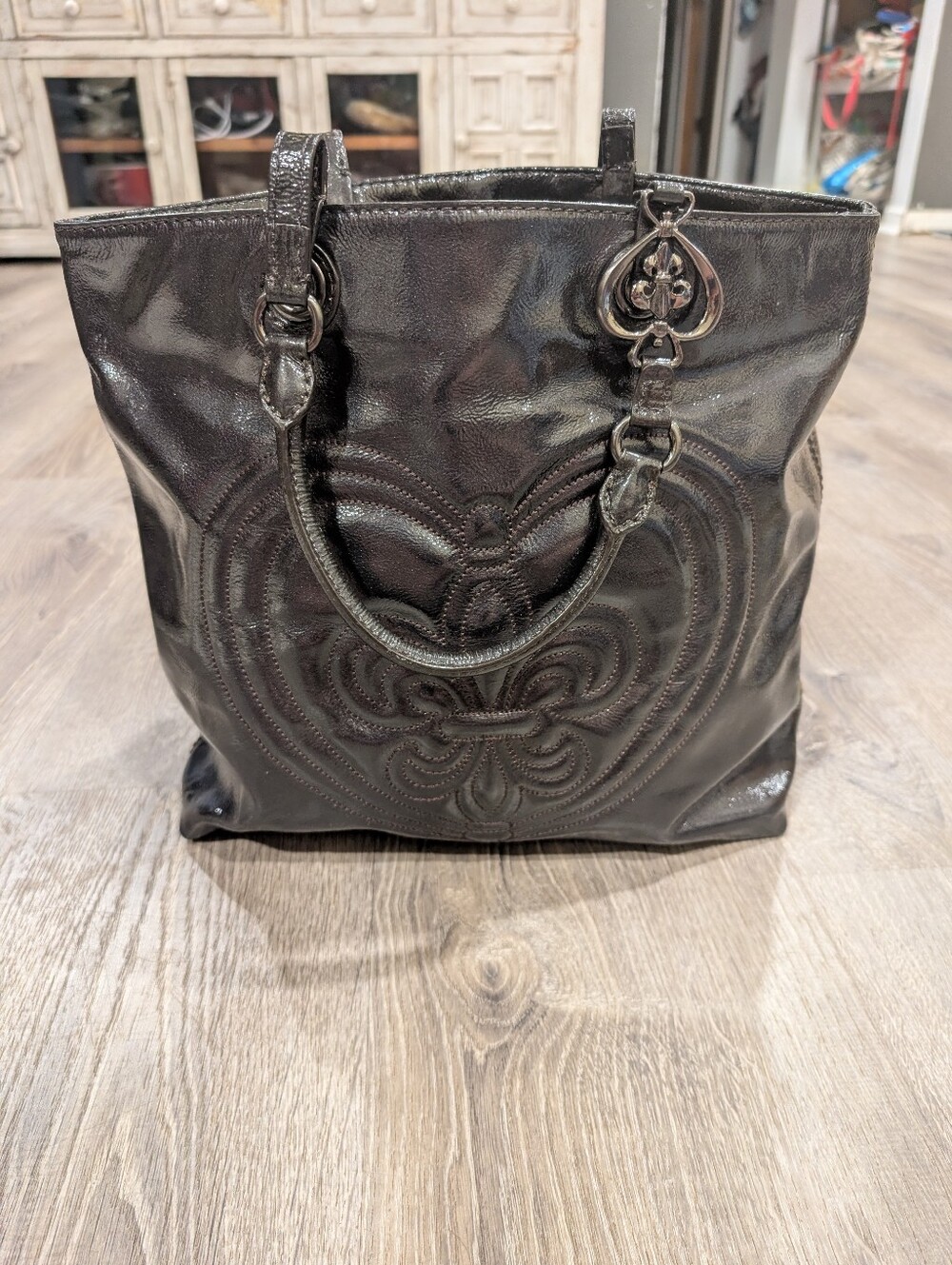 Gianni Bini Black Patent Leather Embroidered Fleur De Lis Heart Tote Bag Purse